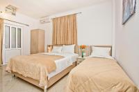 Estudio con patio (3 adultos)