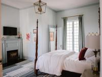 Habitación con cama grande 