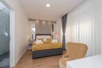 Deluxe King Room 1