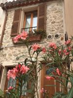 Vieille Ville 2 - La Petite Maison à Safranier, 2 bedrooms, max 4 adults and 2 kids - B&B