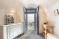 Andreas Cultural Cave House in Imerovigli, Santorini - B&B Merovígli