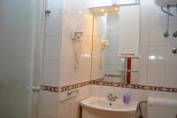 Dreibettzimmer mit eigenem externen Bad