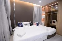 One-Bedroom Apartment with Sea View