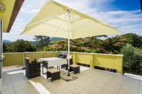 Apartment mit Terrasse