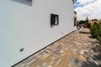 Modern Villa Christian with pool, sauna, and jacuzzi, 10 min walk from the beach - Chambres d’hôtes Malinska