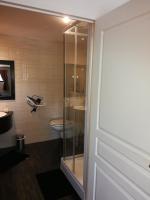 Zimmer mit Kingsize-Bett