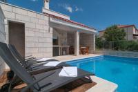 Beautiful apartment with private pool - B&B Traù