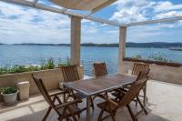 Beachfront 4-bedroom villa Sea Wave in Orebic, Croatia - Ferienwohnung Orebic