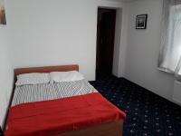 Dreibettzimmer mit Bad