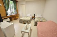 Twin Room with Extra Bed and Shared Bathroom
