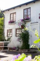 Charmigt gårdshus nära havet i centrala Lysekil - B&B