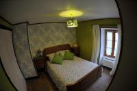 Dreibettzimmer mit Dusche
