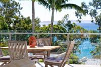 Courtyard Charm, Ocean Views, Little Cove - B&B Noosa