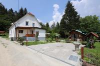 Adventure Cottage with pool and big garden - Bed and Breakfast