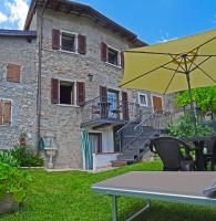 Casa del Borgo Pregasio Garden and view by Gardadomusmea - B&B Tremosine