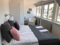 Dreibettzimmer mit eigenem Bad