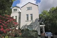 La Suisse Serviced Apartments - Bed and Breakfast
