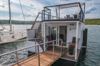 Floating Holiday Home - B&B