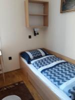 Tweepersoonskamer met 2 Aparte Bedden en Badkamer