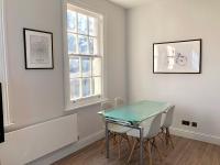 B&B London - Stylish Maisonette and Studio in Victoria - Bed and Breakfast London