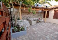 Vintage Garden Apartment - B&B