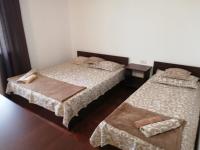 Dreibettzimmer mit Bad