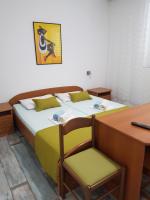 Dreibettzimmer mit eigenem Bad