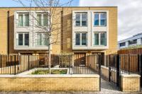 Modern 3 Bed, 2 Bath flat w/Garden in East Acton, Ferienwohnungen - London