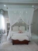Luxury Queen Room with Lake View