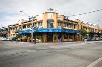 Granita's - 2 bedroom converted South Fremantle warehouse apartment - Bed and Breakfast