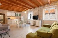 Villa Mama - Traditional Apartments in Omis, free parking - Ferienwohnung Omiš