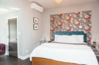 Zimmer mit Kingsize-Bett