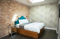 Zimmer mit Kingsize-Bett