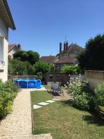 Charmante maison de ville avec jardin et piscine - B&B Auxerre