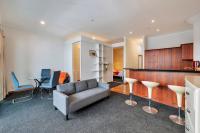 B&B Auckland - Viaduct Loft 2BR Delight with Netflix and Aircon - Bed and Breakfast Auckland