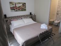 Zimmer mit Kingsize-Bett