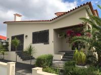 Holiday House, São Roque do Pico - Bed and Breakfast