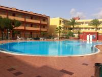 Apartment with Pool View