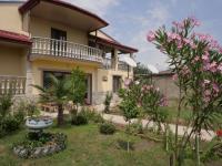 Alex's Guest House - Bed and Breakfast Zemo Alvani