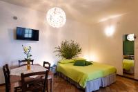 Zimmer mit Kingsize-Bett