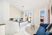 One-Bedroom Penthouse Apartment with Spa Bath and City View