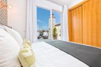 Two-Bedroom Penthouse Apartment with Spa Bath and City View