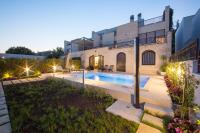 MELODY M Apartment with private pool - B&B