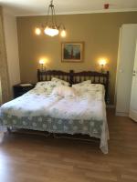 Tweepersoonskamer met 2 Aparte Bedden en Badkamer