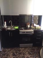 Habitación con cama extragrande.