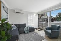 Moololaba Family Unit 100m To Beach - B&B