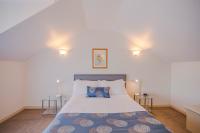 Queen Room with Water View (22)