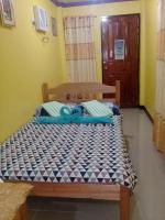 B&B Cabuntog - 3Kid's Homestay Yellow - Bed and Breakfast Cabuntog