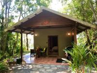 Gunnadoo Holiday Hut with Ocean Views and Jacuzzi - B&B