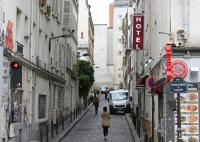 Studio Pigalle de 25 m2 - 2 lits simples type gigogne pour 2 personnes - Coeur Touristique de Paris - 2 minutes de la station Métro Pigalle ,Petit Train vers la butte Montmartre-Cabarets Moulin Rouge,Chez Michou-Restaurants Bouillon Pigalle,Berliner etc - B&B